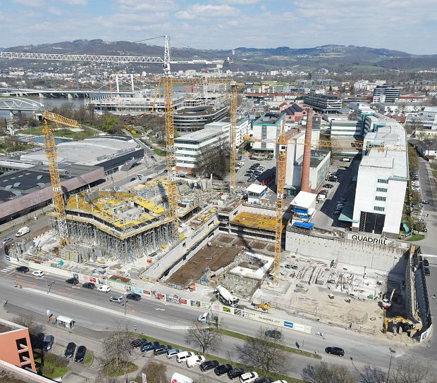 Grundsteinlegung beim Großbauprojekt QUADRILL